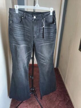 Pantalón Vaquero (jean) de corte acampanado (flare)